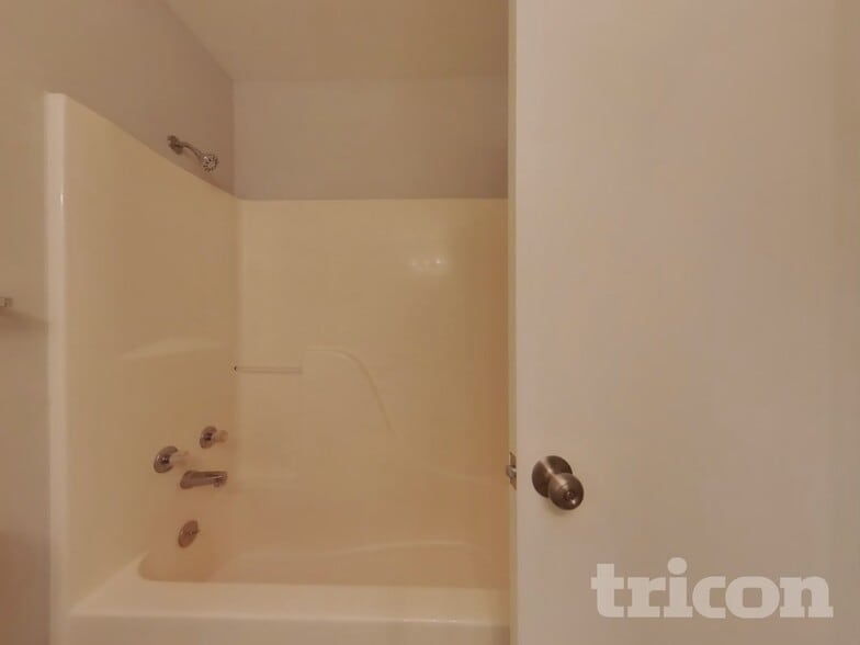 Building Photo - 308 N 46th Ave