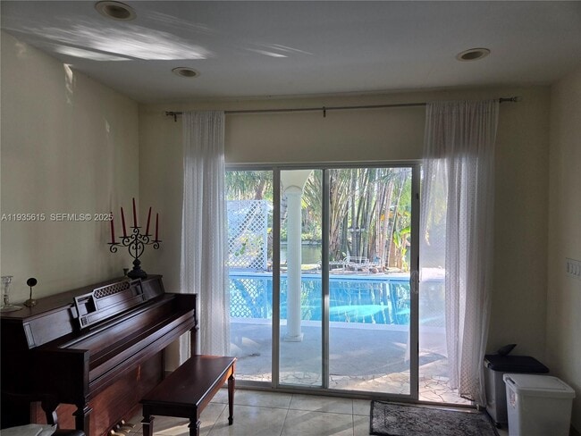 Building Photo - 301 SW 5th St