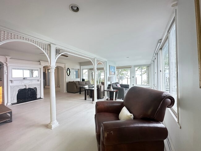 Building Photo - 2 Narragansett Ave