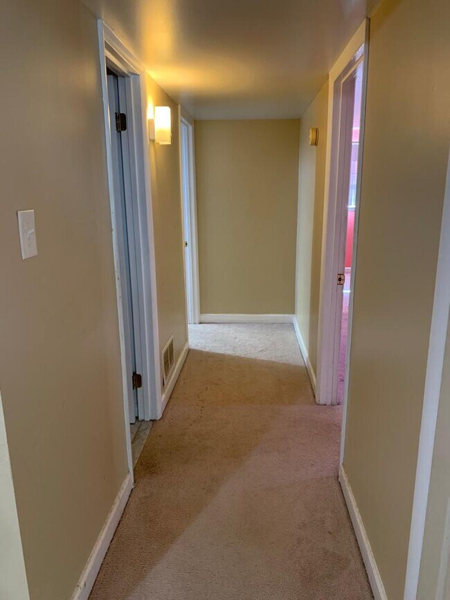 Building Photo - 5625 Saint Charles Dr