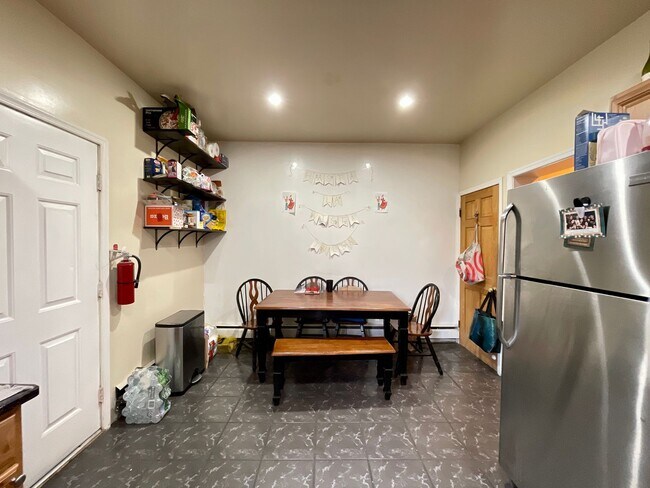 Building Photo - 416 N 31st St