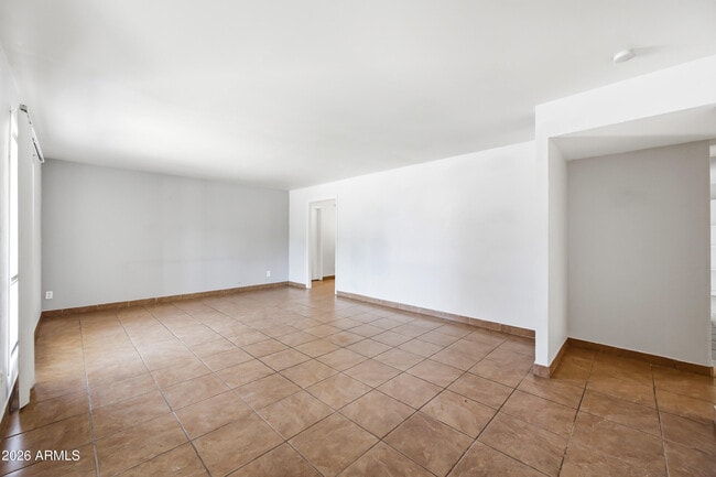 Building Photo - 4213 E Sahuaro Dr