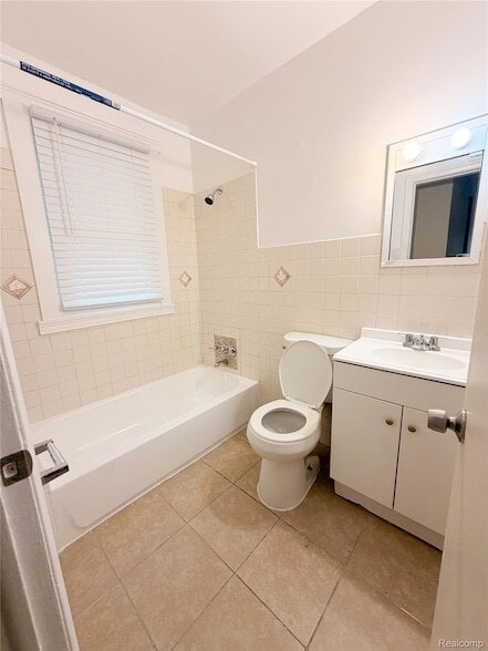 Building Photo - 19457 Evergreen Rd