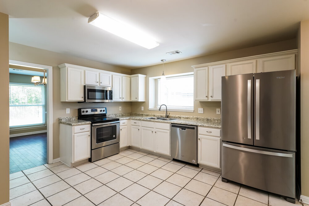 Building Photo - 5033 Singing Hills Dr