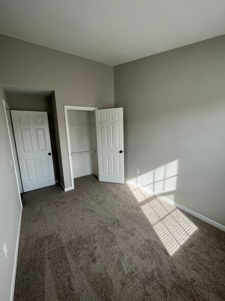 Building Photo - 6527 Old Carriage Ln