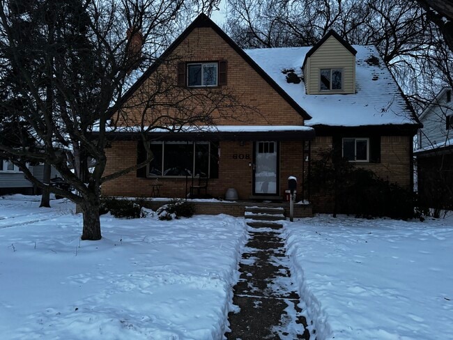 Building Photo - 608 Montrose Ave