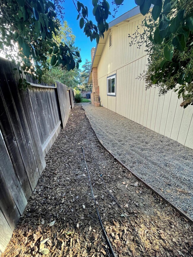Building Photo - 3021 Lillard Dr