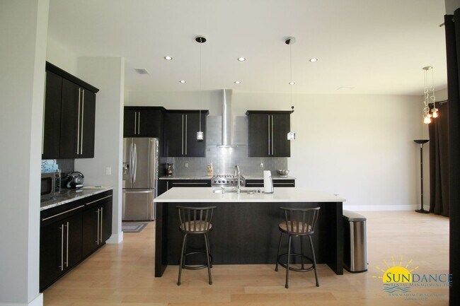 Building Photo - Stunning 4 Bedroom Custom Built Lake Front Home!