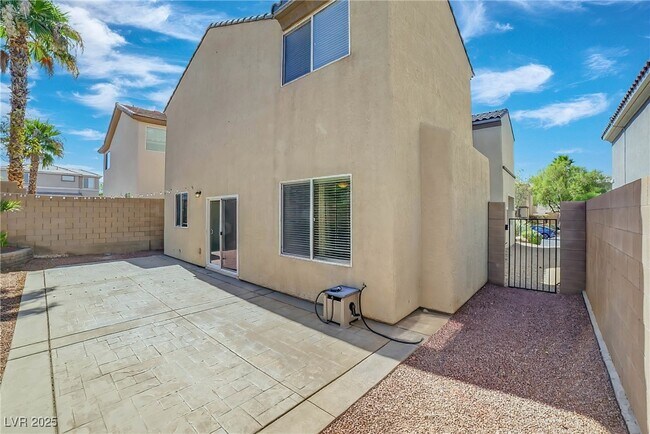Building Photo - 2872 Strathallan Ave