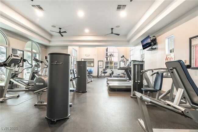 Building Photo - 2555 Hampton Rd