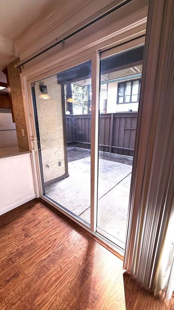 Building Photo - Charming 1 bed 1 bath condo on bottom floor