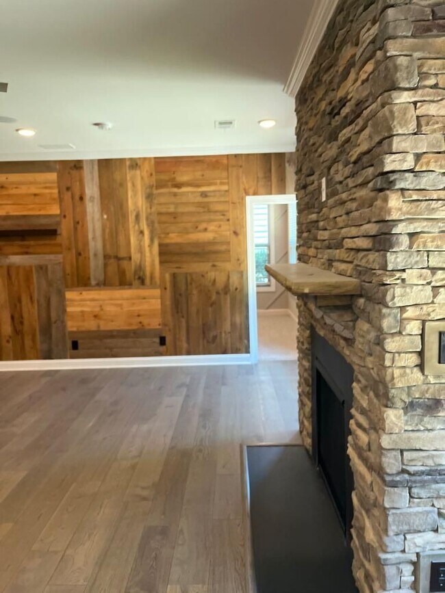 Building Photo - 300 Hidden Cove Ln