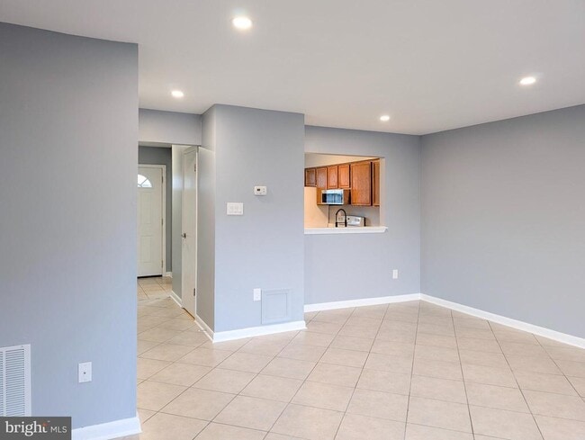 Building Photo - 517 Gloucester Ct