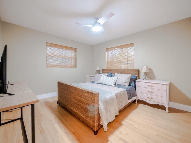 Building Photo - 418 N Palmway