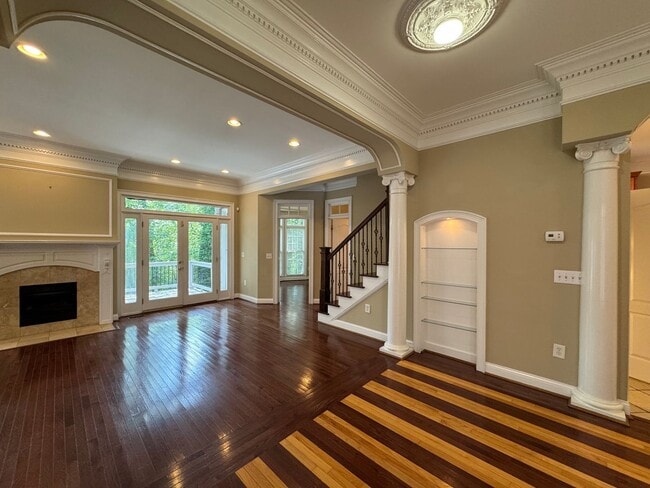 Building Photo - Executive Rental in Pear Alley Condominium...