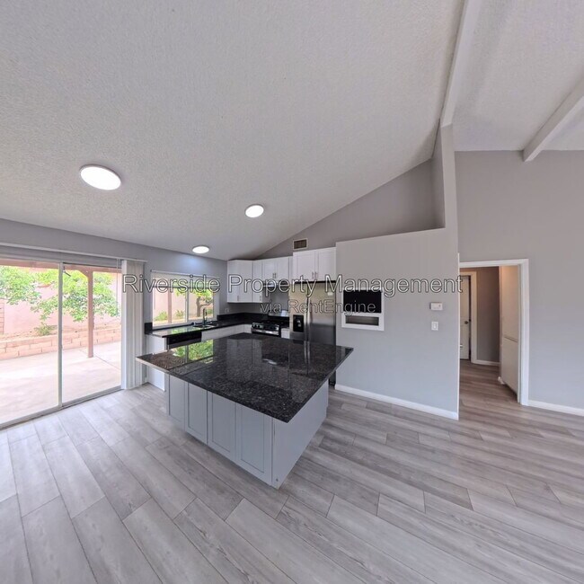 Building Photo - 5025 Pearblossom Dr