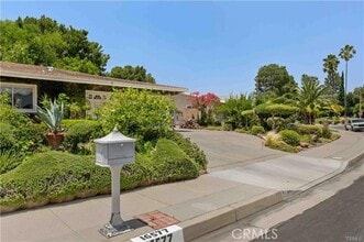 Building Photo - 16577 Knollwood Dr