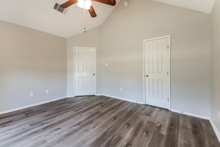 Building Photo - 706 Valleycreek Rd