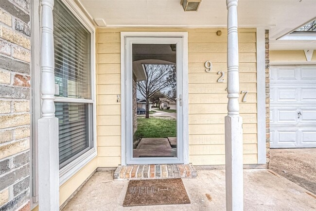 Building Photo - 9247 Autumnsong Dr