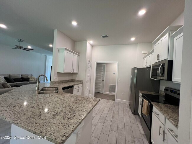 Building Photo - 8752 Waterstone Blvd