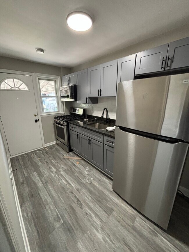 Building Photo - 3 Bedroom 2 Bathrooms, 21213
