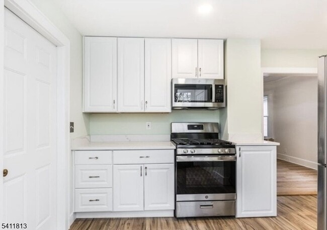 Building Photo - 19 Sylvan Pl