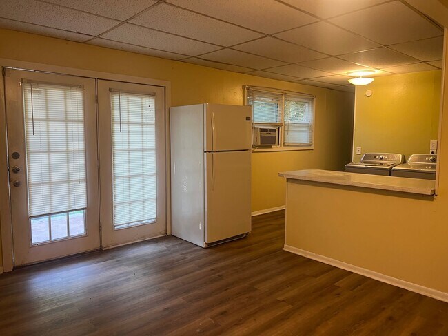 Building Photo - 8 Vine Ln