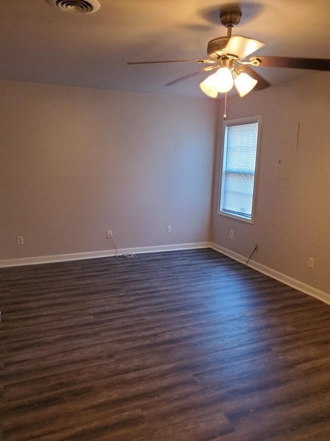 Building Photo - House for Lease -2505 Douglas