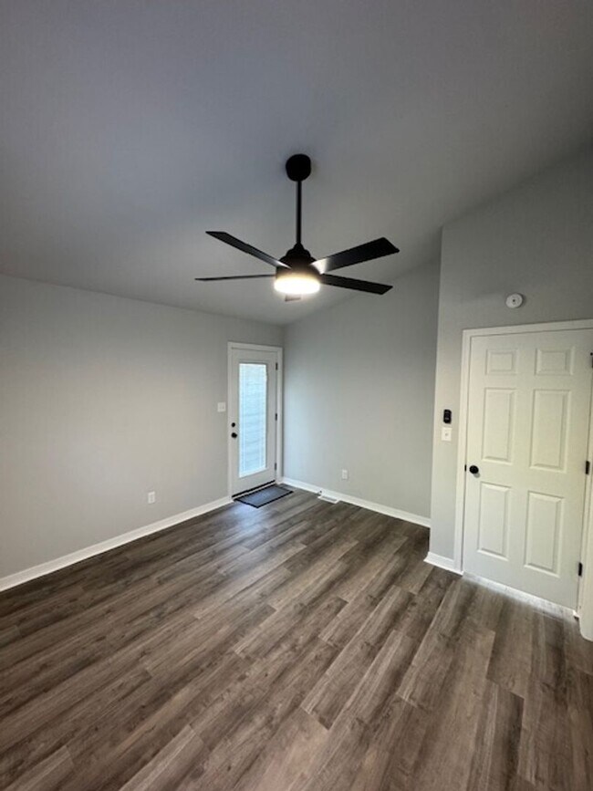 Building Photo - 2 Bedroom, 2 Bathroom Home- Cedar Lake, IN