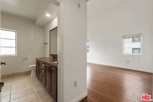 Building Photo - 10765 Wilkins Ave