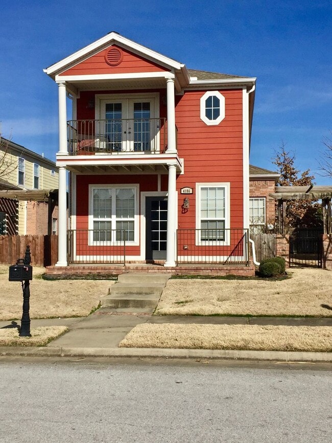 Building Photo - 3 Miles From the UofA!! Beautiful 3 Bedroo...