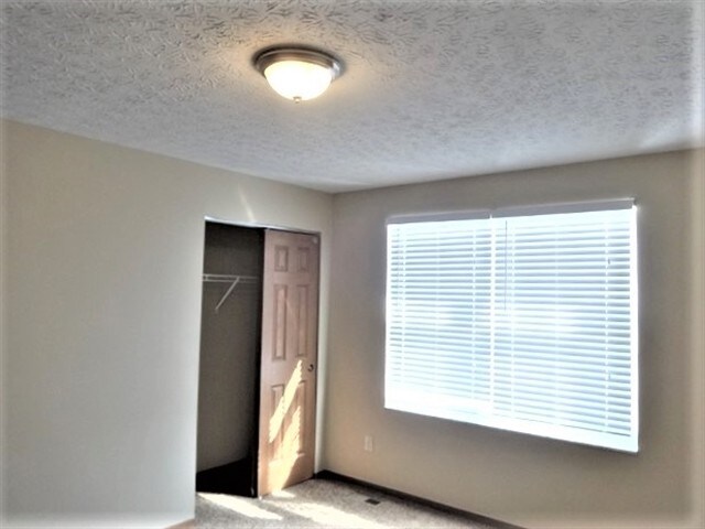 Building Photo - 3725 Lake Mead Dr