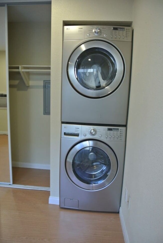 Building Photo - 2Bed/1Bath Condo Near Mesa College in San ...