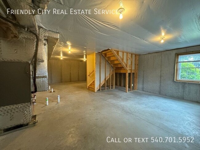 Building Photo - 1131 Lincolnshire Dr