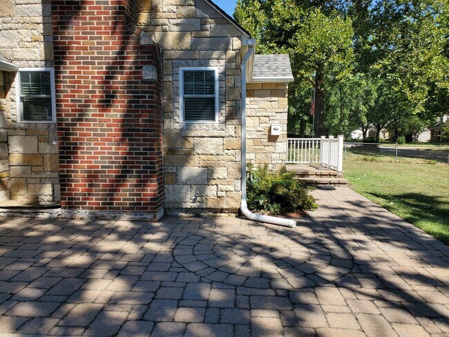 Building Photo - No longer accepting Applications after 10/...