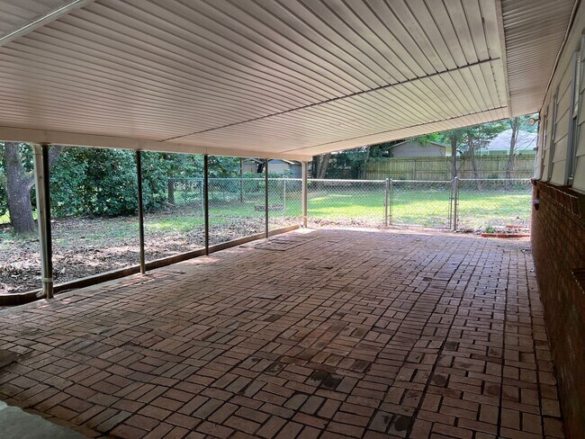 Building Photo - 3 Bedroom / 2 Bath in Dalraida