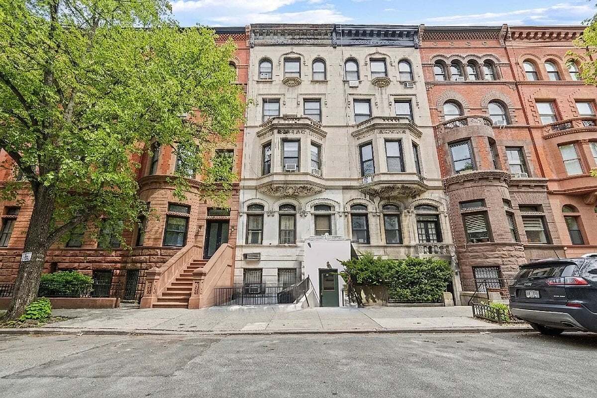Building Photo - 51 W 88th St