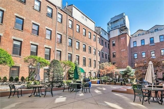 Building Photo - 357 Varick St