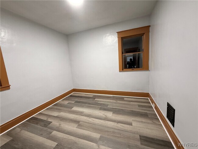 Building Photo - 111 Dempster St