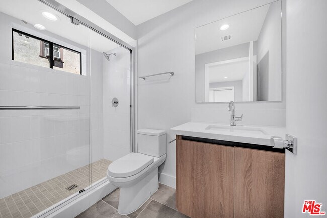 Building Photo - 1218 1/2 Magnolia Ave