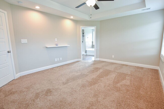 Building Photo - Pet Friendly Four Bedroom!