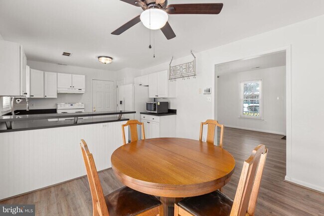 Building Photo - 11806 Camelot Way