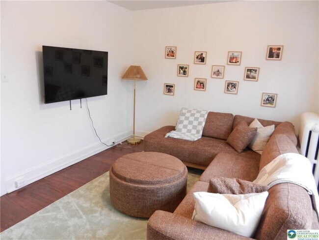 Building Photo - 1428 Center St