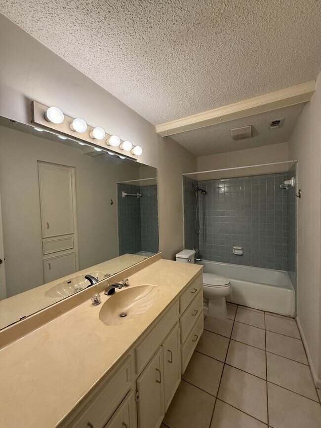 Building Photo - NEAR GOLF COURSE - WELL ESTABLISHED SPICEW...