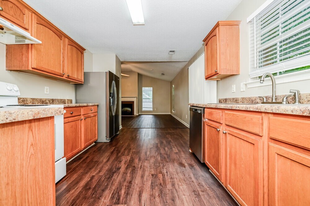 Building Photo - 5008 Kens Ct