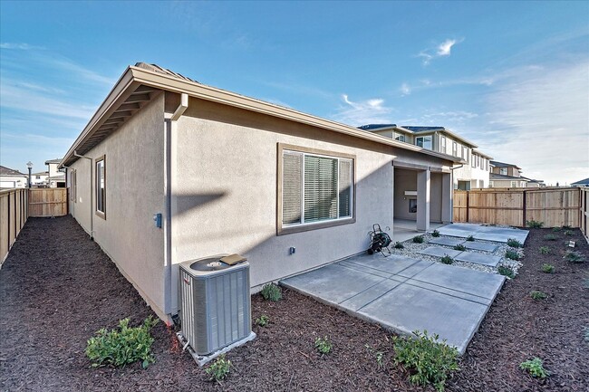 Building Photo - FULLY FURNISHED - ALMOST NEW 4 BED, 2.5 BATHS, 2 CAR GARAGE, 1 STORY IN NORTH LAKE COMMUNITY, NOR...