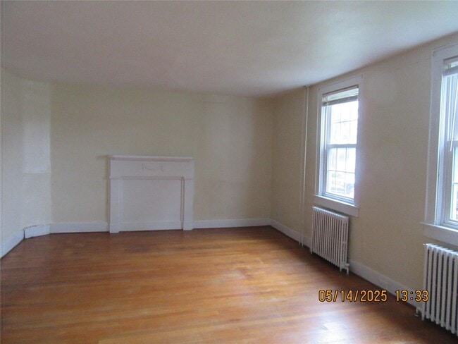Building Photo - 36 E Main St