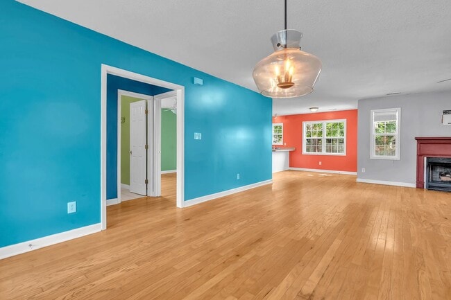 Building Photo - 403 Arabian Ln