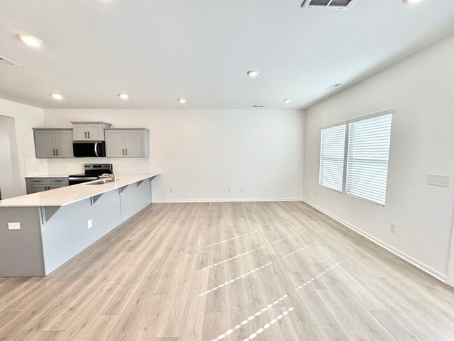 Building Photo - BRAND NEW 3bd/2.5 BATH HOME- Kensington Co...