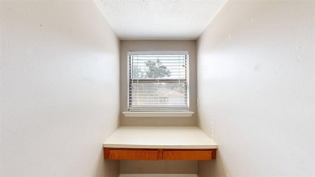 Building Photo - 1002 Hardwood Ln